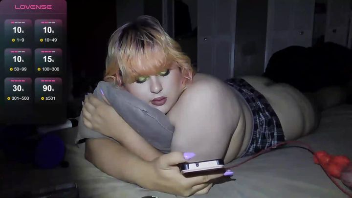 curvygothfemboy