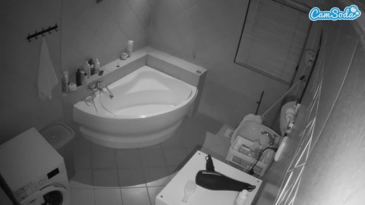 voyeurcam-julmodels-bath-1st-2