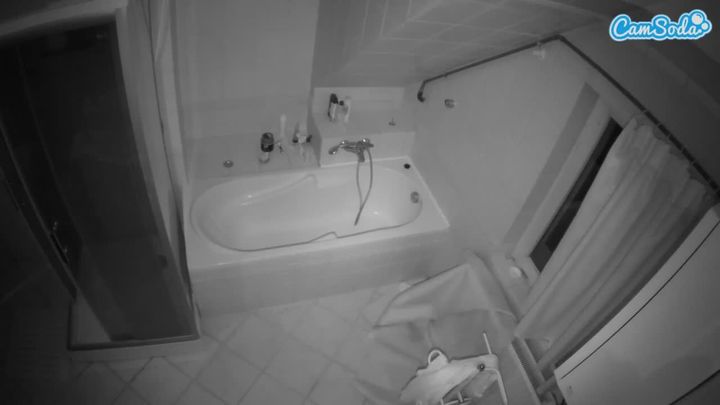 voyeurcam-julmodels-bath-2nd-1