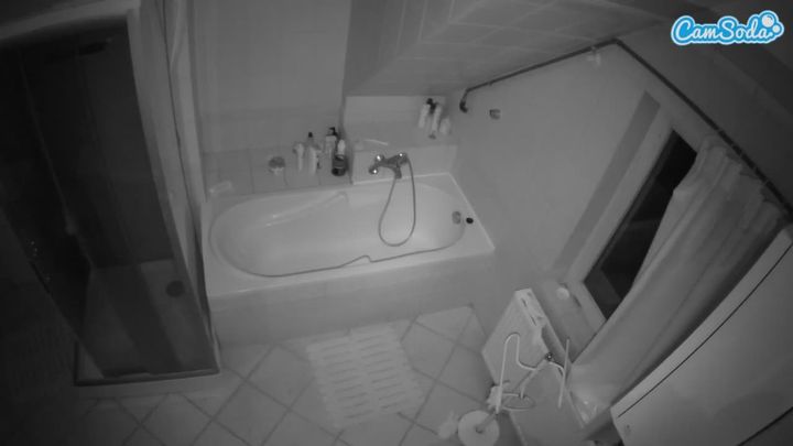 voyeurcam-julmodels-bath-2nd-1