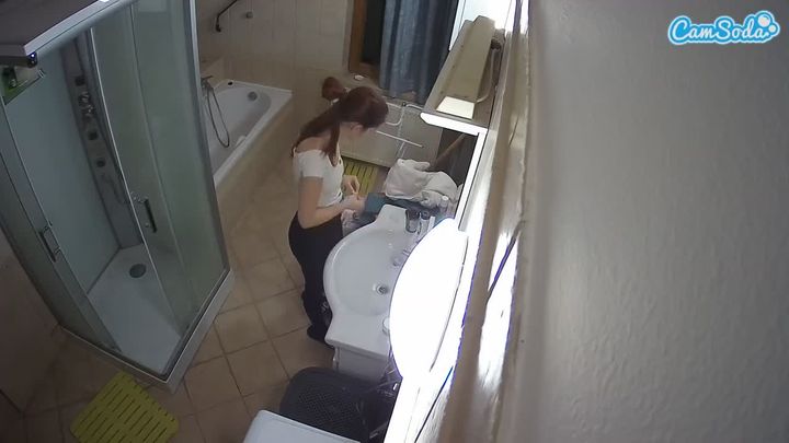 voyeurcam-julmodels-bath-2nd-2