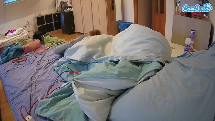 voyeurcam-julmodels-bed-1